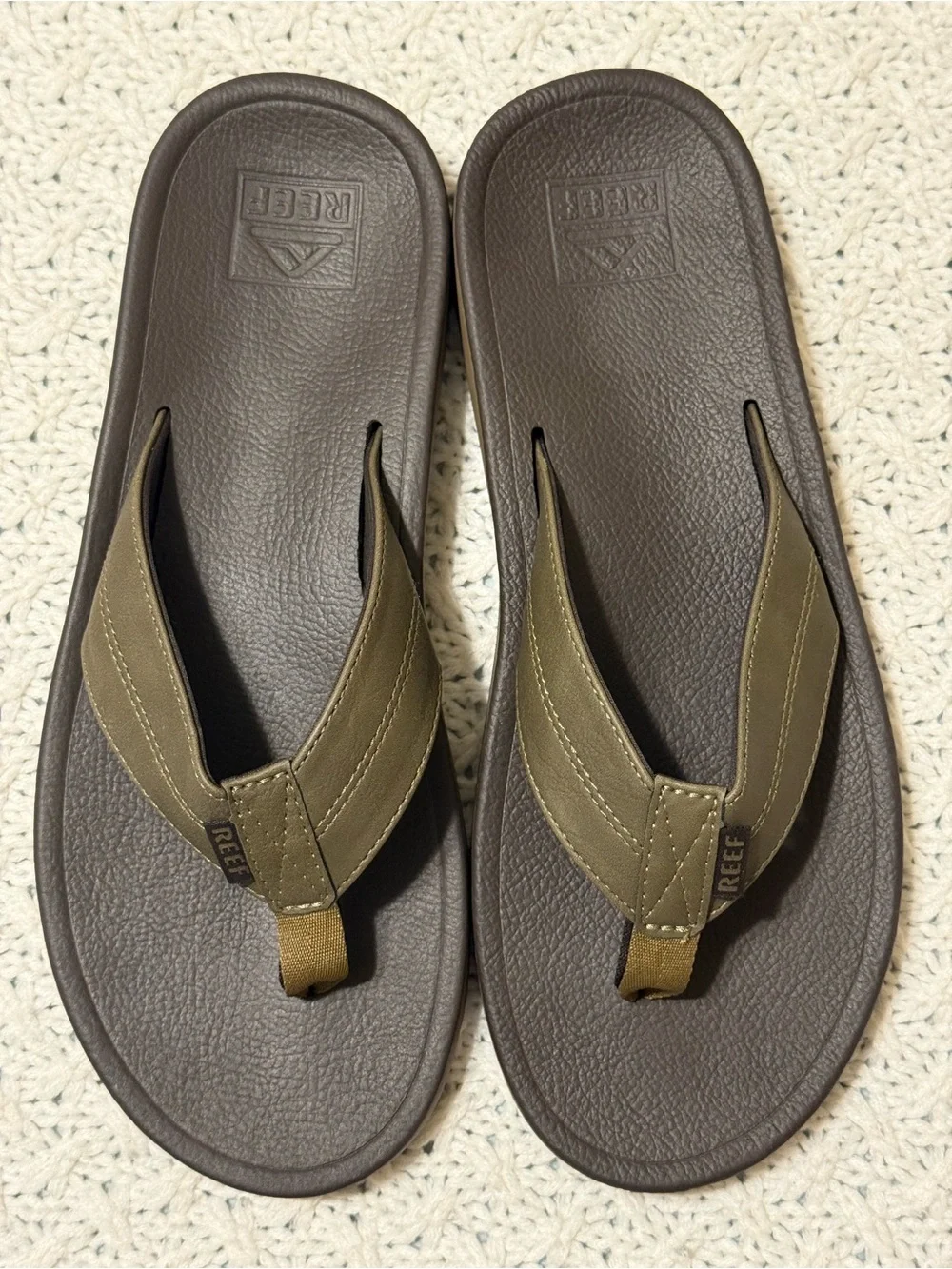 Reef Men’s Olive and Brown Flip Flop Sandals size 10